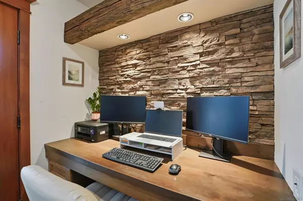 Carlsbad, CA 92011,811 Caminito Del Sol