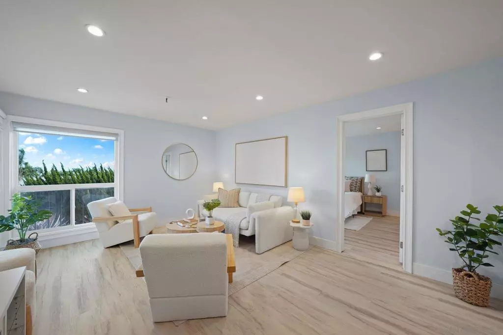 San Diego, CA 92109,4730 Noyes ST #106