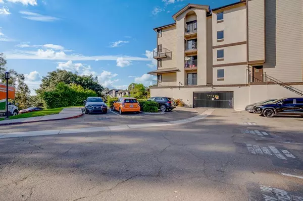 San Diego, CA 92115,3955 Faircross Pl #80