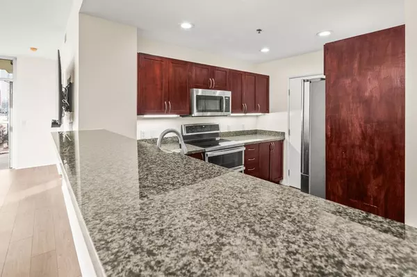 San Diego, CA 92101,427 9th Ave #1206