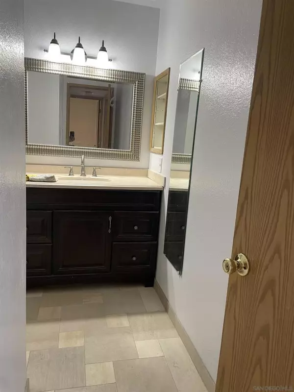 Lake Forest, CA 92630,21921 Rimhurst Dr #130-G