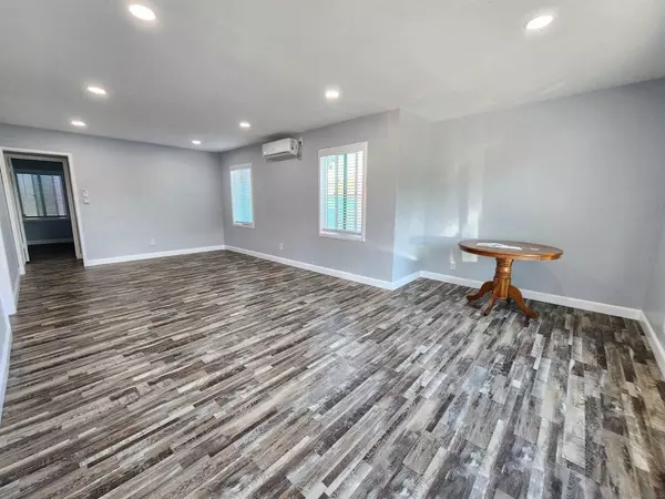 San Diego, CA 92115,4024-4026 college ave