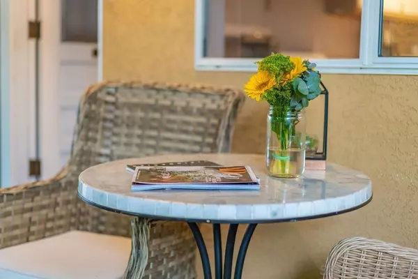 La Jolla, CA 92037,7377 Eads Ave #1