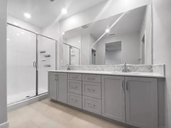 San Marcos, CA 92078,1206 Sunrise Vw #102