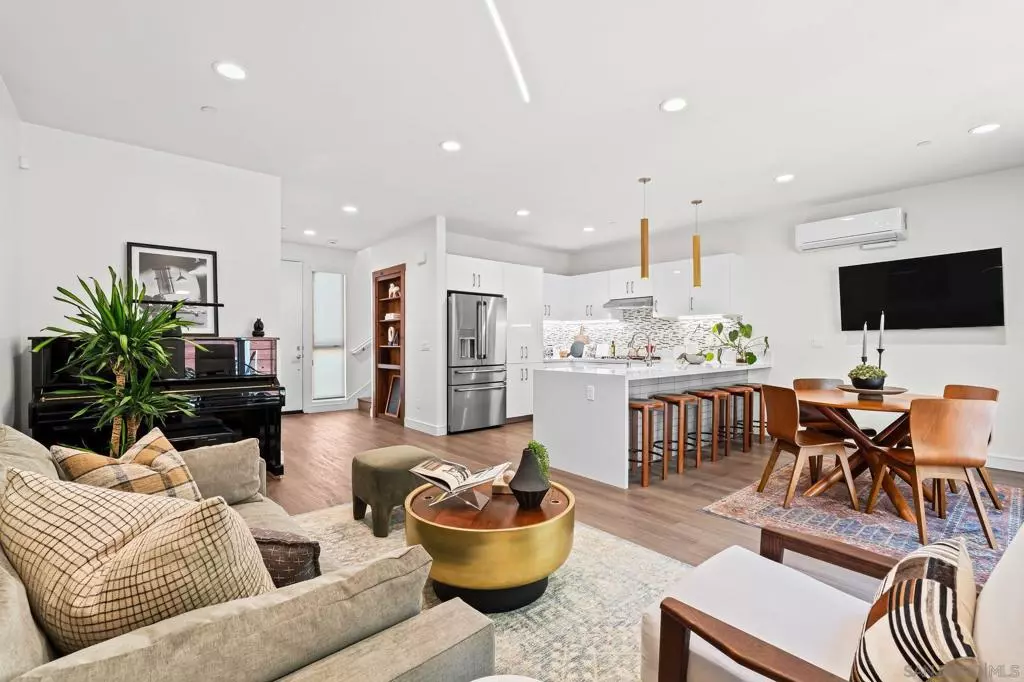 La Mesa, CA 91941,8268 High St