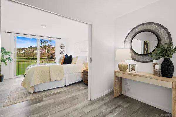 Carlsbad, CA 92009,2544 Navarra Drive 17 #17