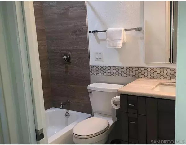 La Jolla, CA 92037,3312 Caminito Eastbluff #128