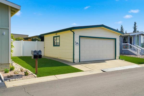 Santee, CA 92071,9255 N Magnolia Ave #339