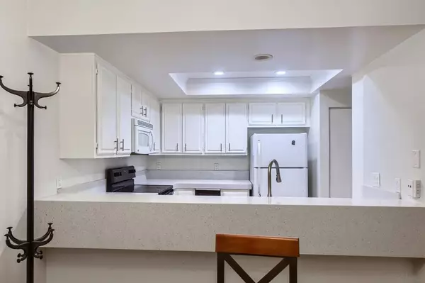 San Diego, CA 92122,4012 Nobel Dr #103