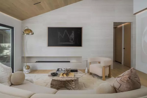 La Jolla, CA 92037,5826 Soledad Mountain Rd