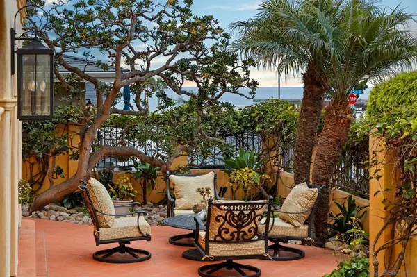 La Jolla, CA 92037,7344 Olivetas Ave