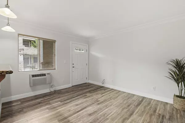 El Cajon, CA 92021,800 N Mollison #19