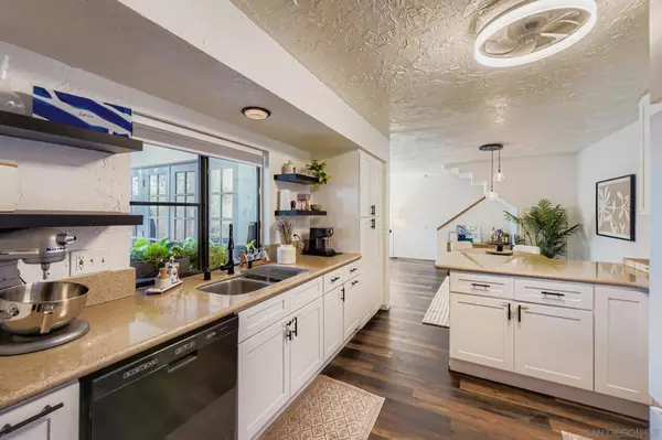 San Diego, CA 92122,3995 Camino Lindo