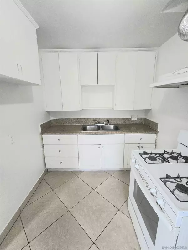 San Diego, CA 92104,3832 Boundary