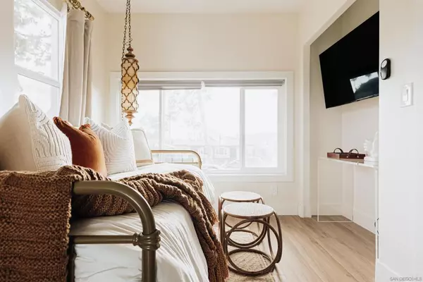 Oceanside, CA 92054,324 S Nevada St