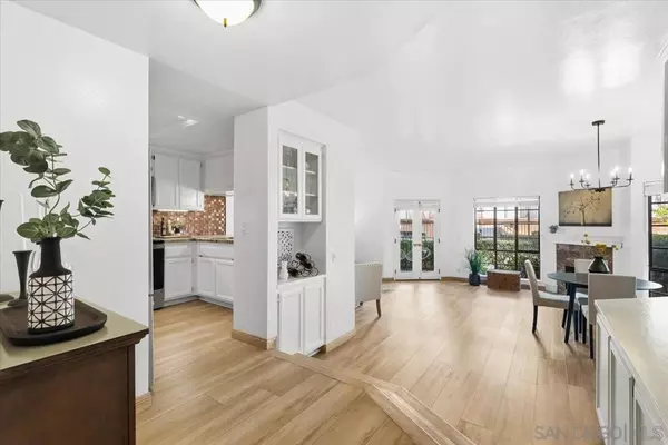 Carlsbad, CA 92009,2630 Pirineos Way #5