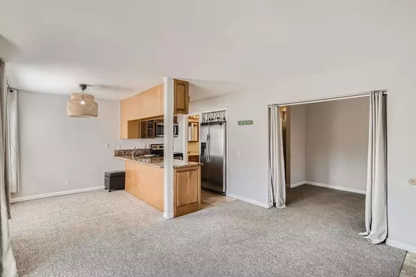 La Jolla, CA 92037,8628 Via Mallorca #C