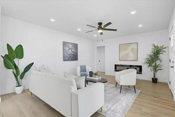 San Diego, CA 92115,4352 Athens St