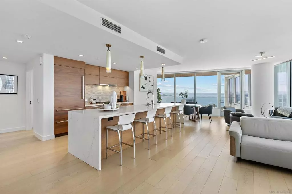 San Diego, CA 92101,888 W E Street #1001