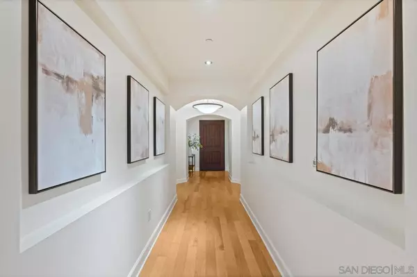 La Jolla, CA 92037,1040 Genter St #103