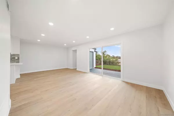 San Diego, CA 92105,3270 Easy St