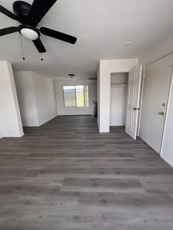 Vista, CA 92083,1932 West Dr #E