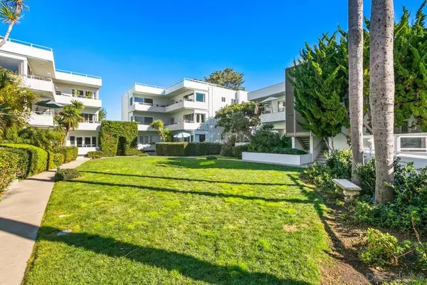 La Jolla, CA 92037,2368 Torrey Pines #61