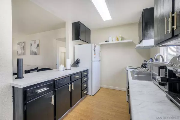 San Diego, CA 92110,3140 Midway Dr # 305