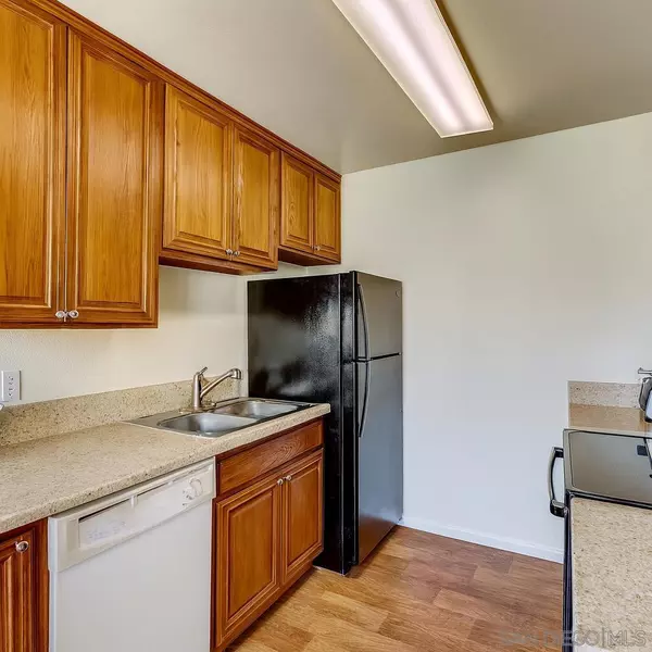 La Jolla, CA 92037,8628 Via Mallorca #A