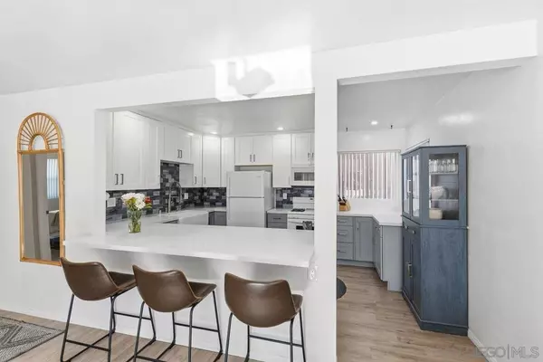 1818 Diamond St, San Diego, CA 92109