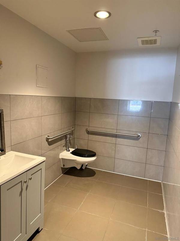 San Diego, CA 92101,302 11th Ave