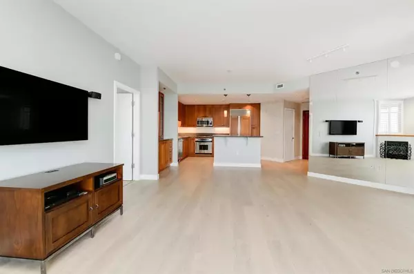 San Diego, CA 92101,700 W Harbor Dr #1805
