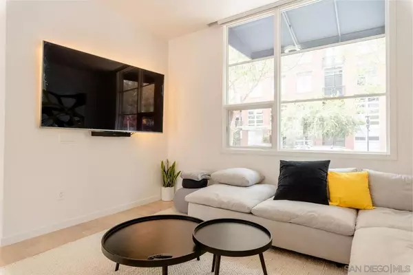 San Diego, CA 92101,800 The Mark Lane #TH 109