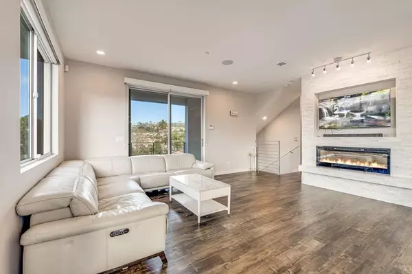 Carlsbad, CA 92009,7570 Gibraltar #Unit 101