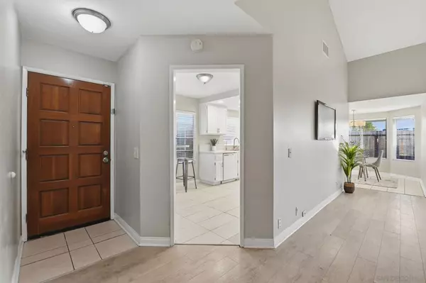 San Diego, CA 92139,1389 Manzana Way