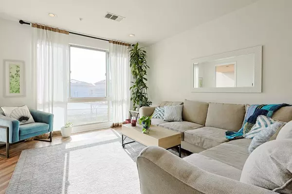 San Diego, CA 92130,3887 Pell Place #229