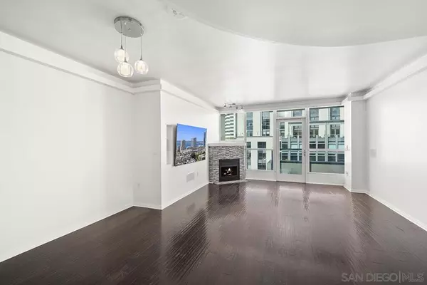 San Diego, CA 92101,555 Front Street #2201