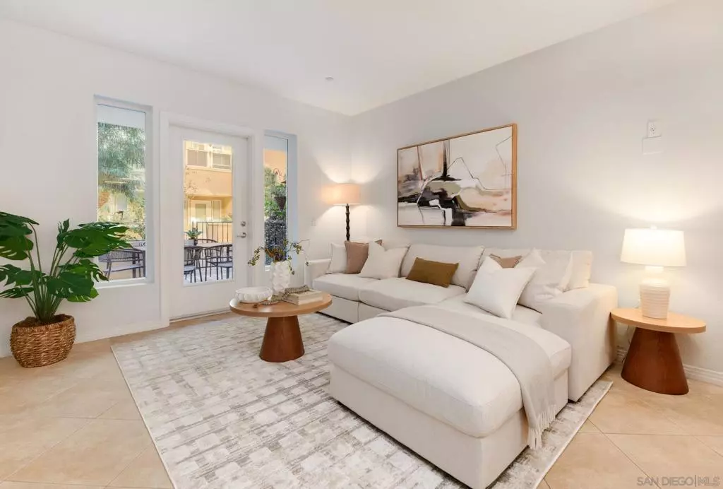 San Diego, CA 92101,301 W G St #112