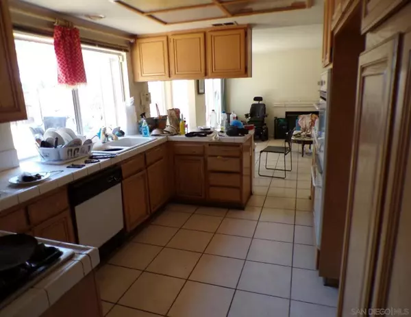 Escondido, CA 92026,1501 Corte Capriana