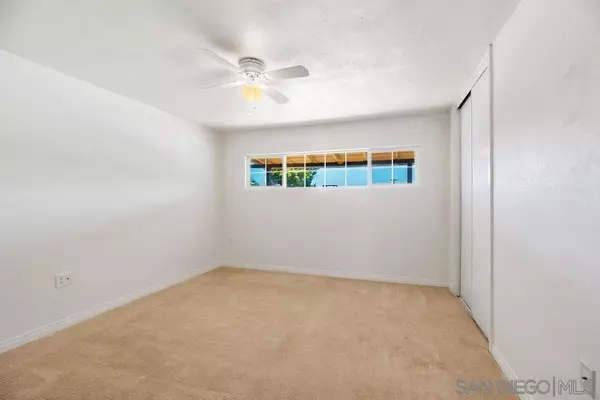 San Diego, CA 92117,4433 Pocahontas