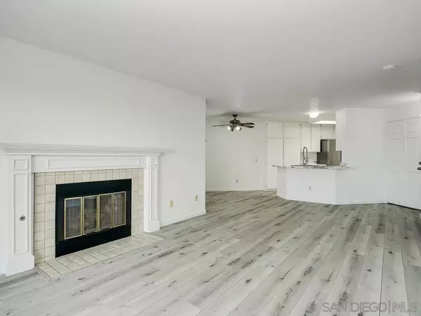 San Diego, CA 92111,7087 Camino Degrazia #141