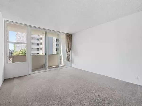 La Jolla, CA 92037,2510 Torrey Pines Rd 312