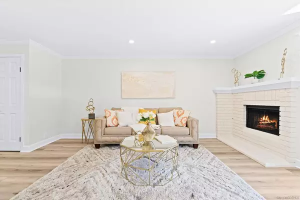 La Jolla, CA 92037,8870 Villa La Jolla Dr #210