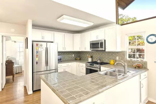 La Jolla, CA 92037,552 Fern Glen