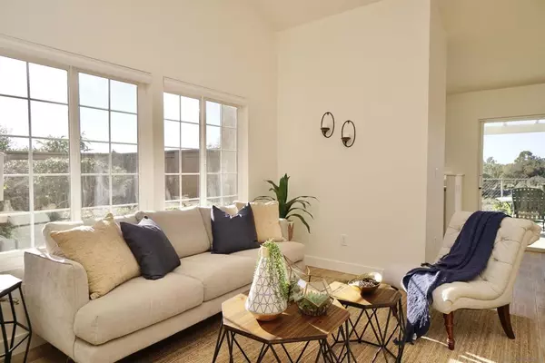 Carlsbad, CA 92010,4663 Woodstock Street