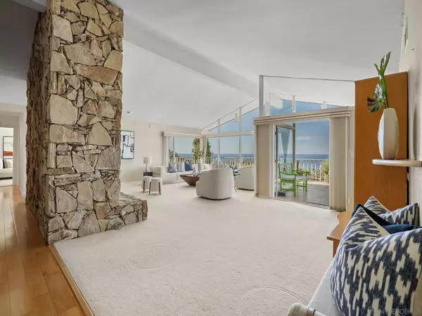 La Jolla, CA 92037,6424 El Camino Del Teatro