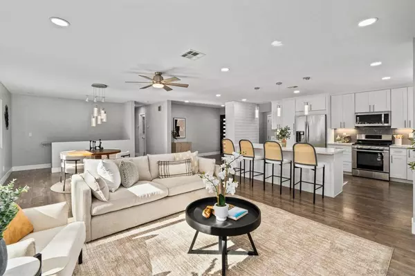 10059 Estrella Dr, La Mesa, CA 91941