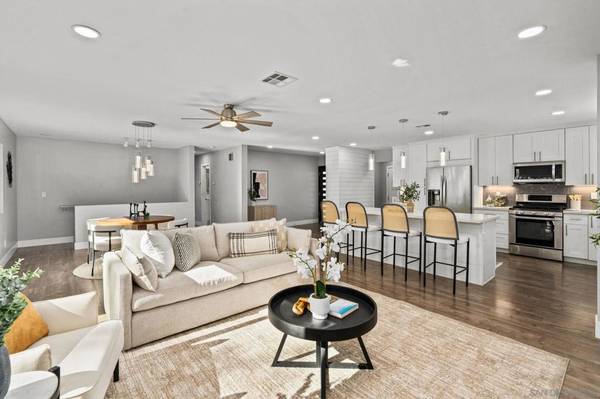 10059 Estrella Dr, La Mesa, CA 91941