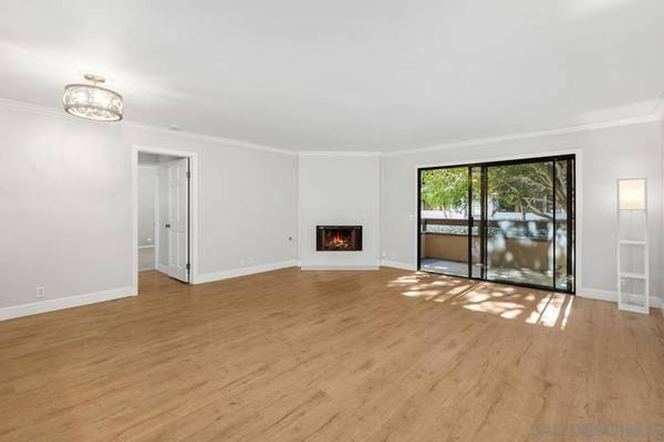 8860 Villa La Jolla Dr #105, La Jolla, CA 92037