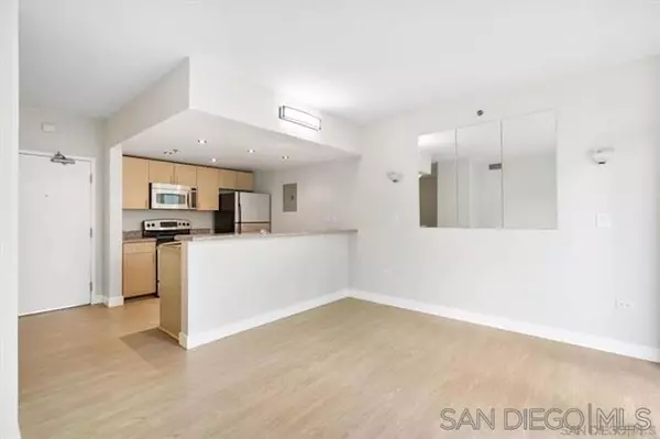 San Diego, CA 92101,425 W Beech St #1003